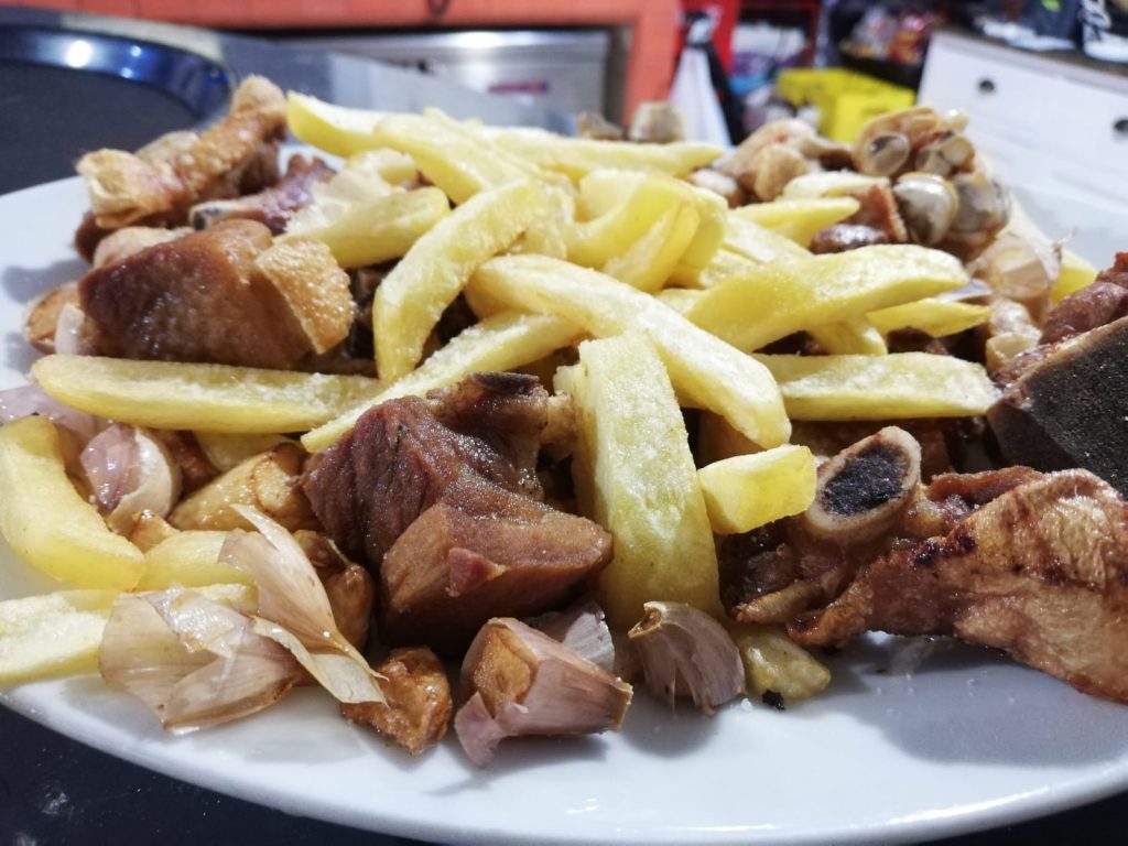 plato de lechón frito