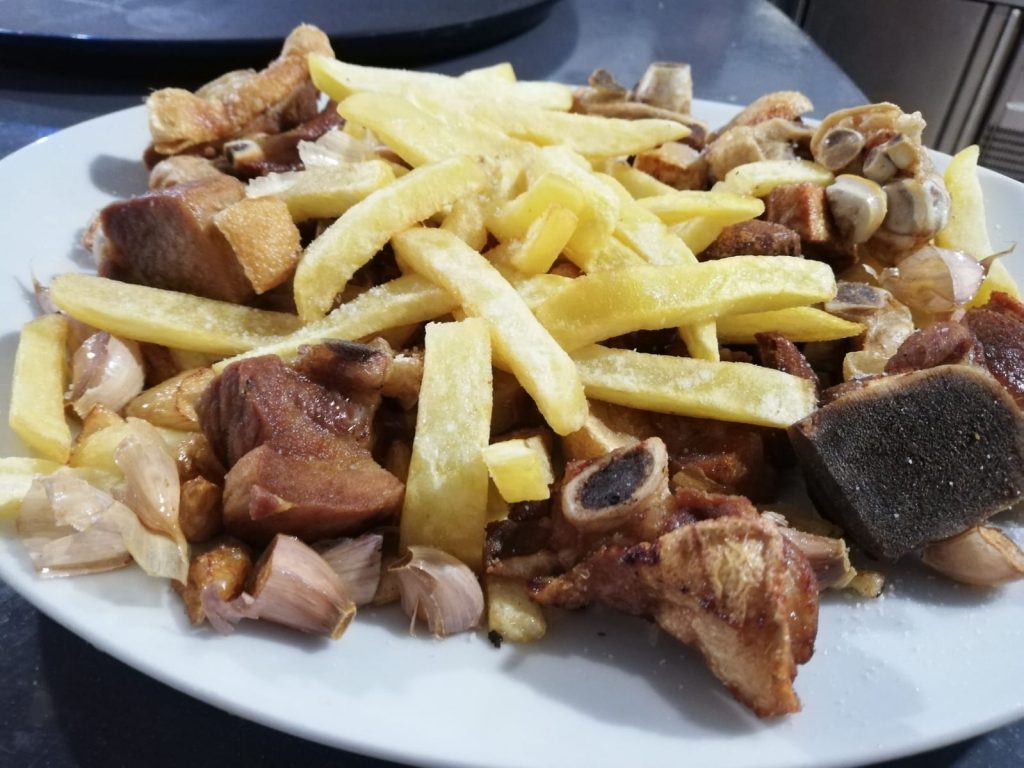 plato de lechón frito